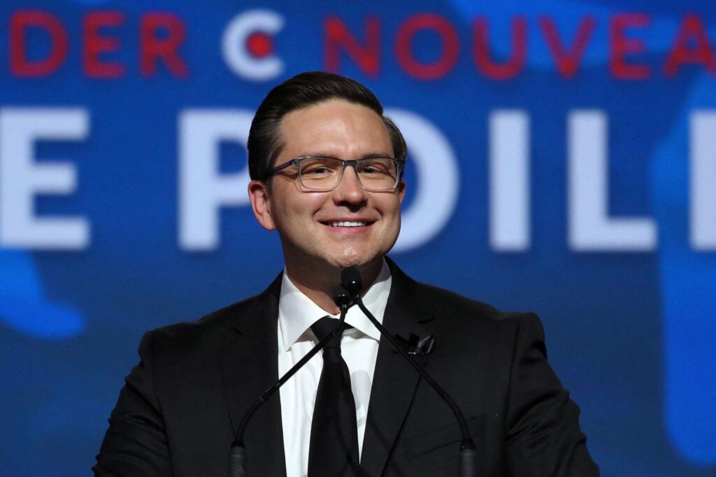 Pierre Poilievre réélu lors d’un événement politique au Canada