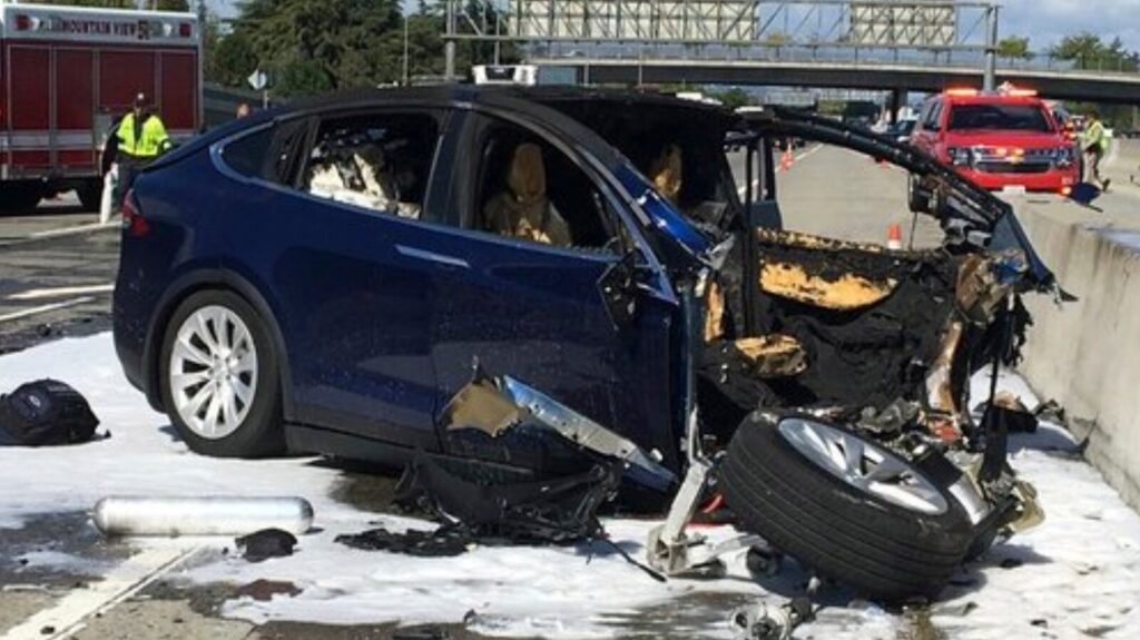 Juge Beth Bloom rendant sa décision finale sur la Tesla condamnation Autopilot