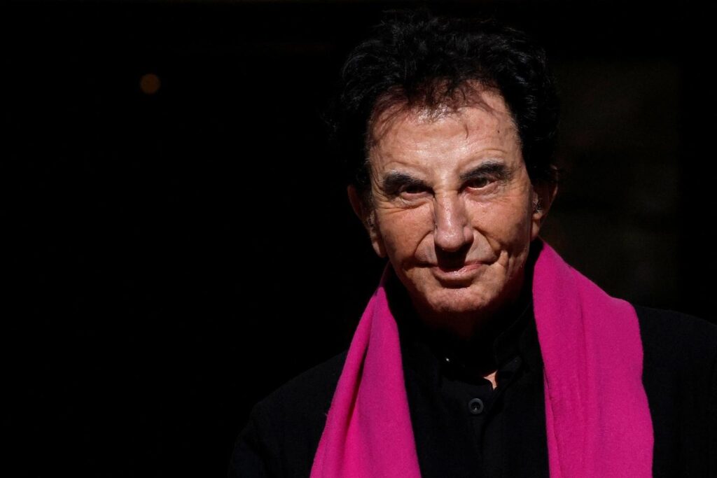 Portrait de Jack Lang convoqué pour liens avec Epstein devant son institution à Paris