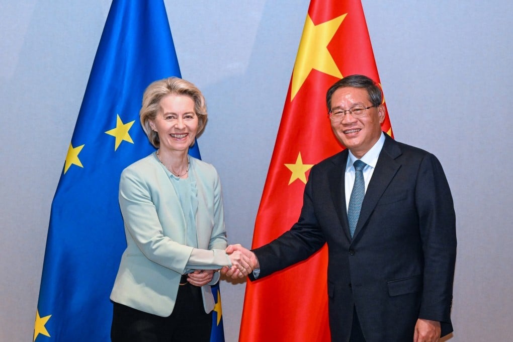 Agents de l'UE effectuant des contrôles après les rappels lait infantile.