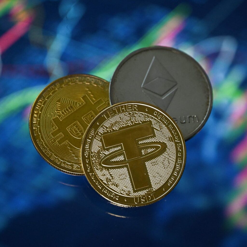 Graphique montrant le renforcement de la Régulation crypto par le gel de 4,2 milliards de dollars.