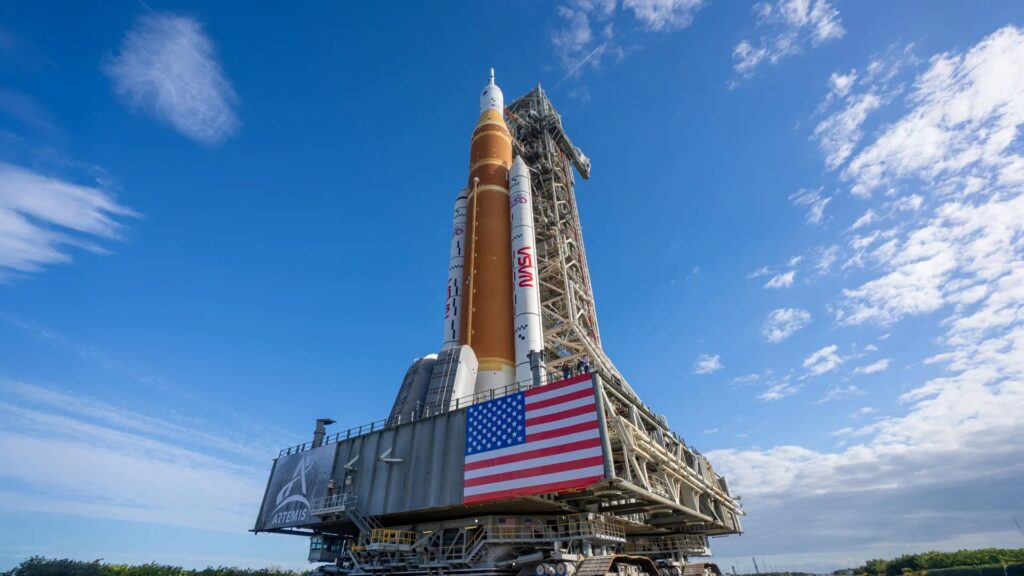 Vaisseau Orion en orbite terrestre pour le Programme lunaire NASA.