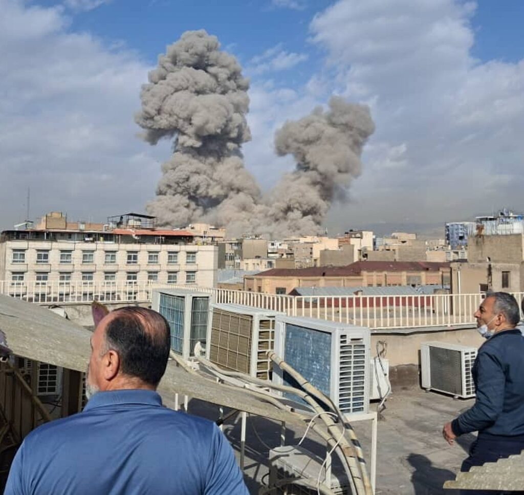 Les équipes de secours interviennent après les attaques dans le sud de l'Iran.