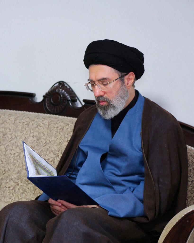 Mojtaba Khamenei candidat à la sélection du prochain dirigeant iranien