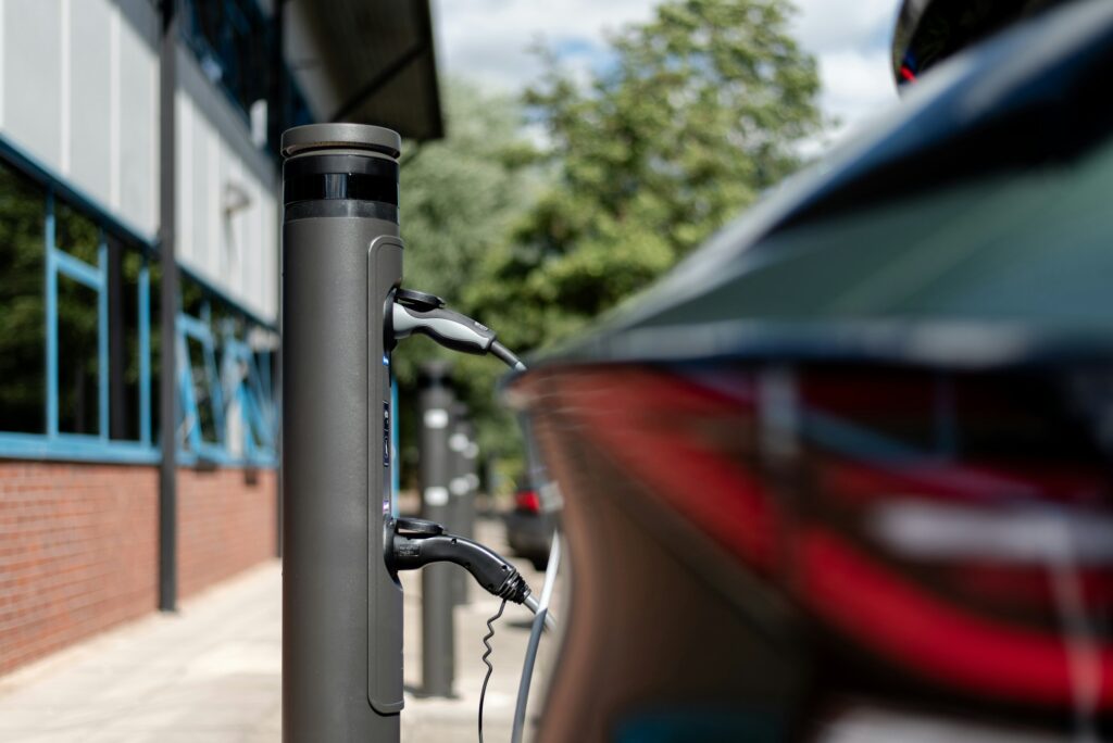 Borne de recharge pour véhicules électriques à Paris