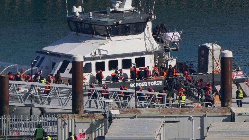 Surveillance policière contre les traversées de la Manche