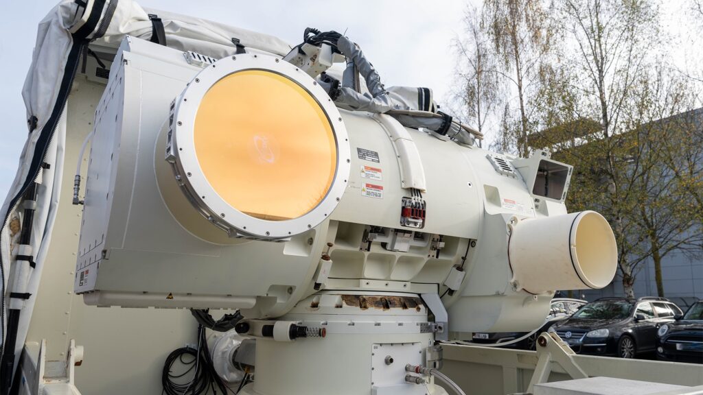 Essai en mer des armes laser britanniques