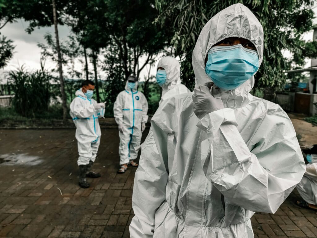 Personnels soignants mobilisés contre l'épidémie d'Ébola en Afrique centrale