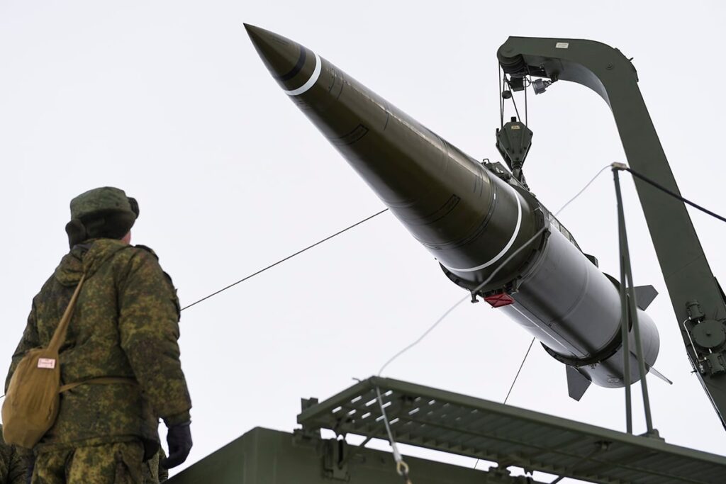Débris de missile analysés pour bloquer les puces vers la Russie