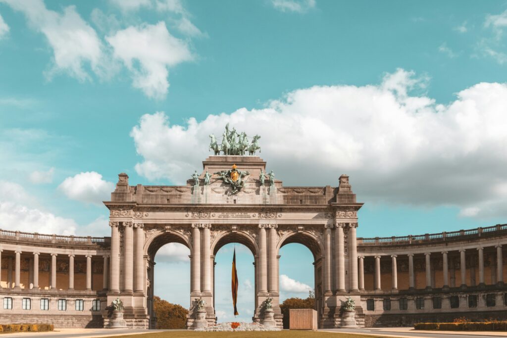 Crise de la gestion des déchets à Bruxelles avec des sacs accumulés