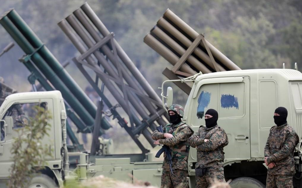 Blindés et troupes progressant lors des opérations au Liban.