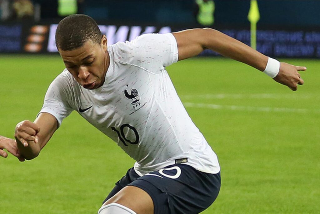 Kylian Mbappé buteur France