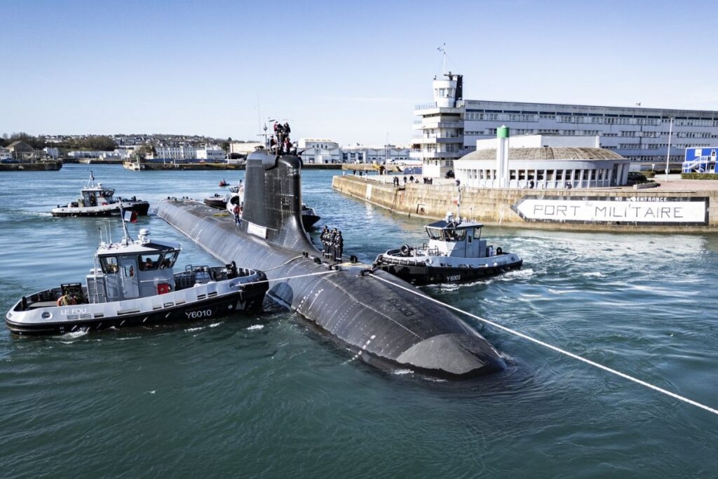 sous-marin nucléaire d'attaque De Grasse en mer