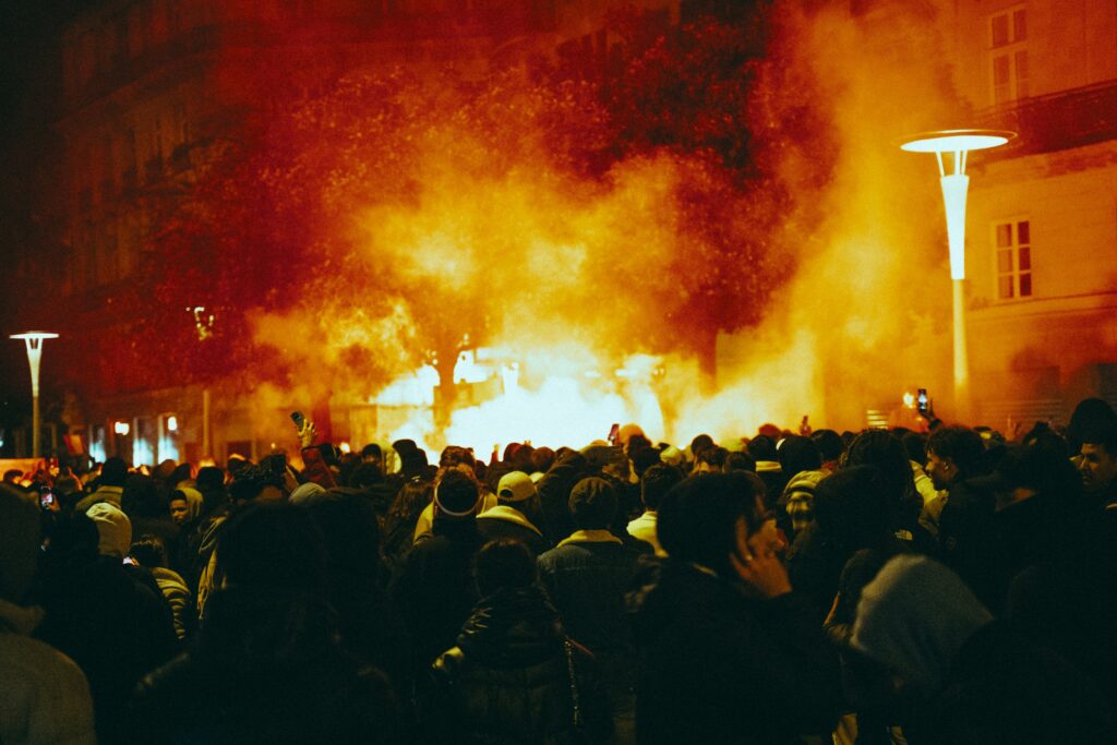 Véhicules incendiés lors des affrontements liés au PSG