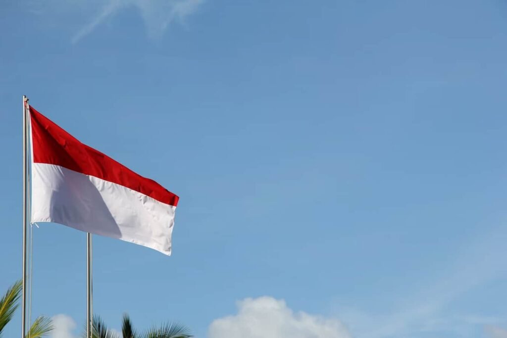 En Indonésie le président Prabowo annonce la fin de 750 entreprises publiques 1 Intérieur du Parlement indonésien avec des rangées de députés assis écoutant le discours