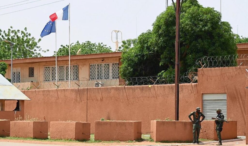 Le retour de l’ambassadeur français au Niger apaise les tensions