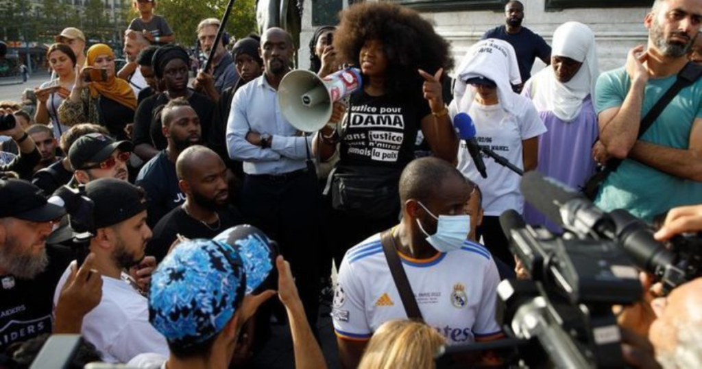Ni foule, ni mégaphone : pour sa dernière mobilisation, le collectif “Vérité pour Adama” fait un flop