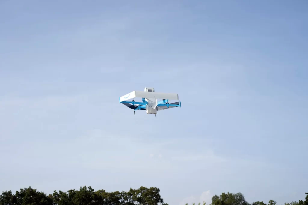 Amazon prévoit de lancer des livraisons par drone en Italie et au Royaume-Uni fin 2024