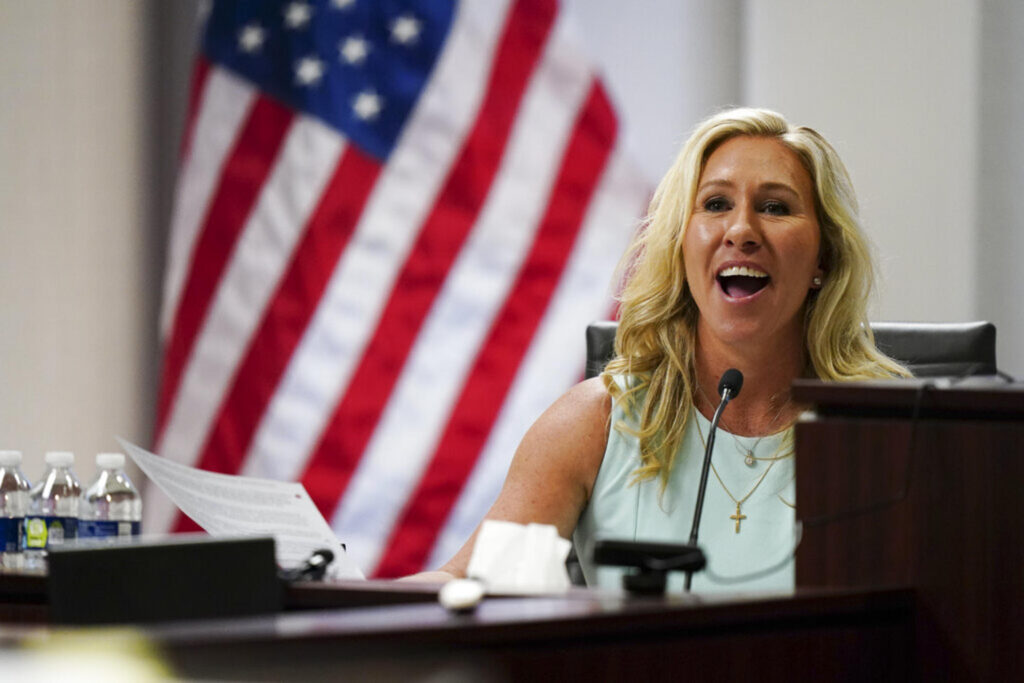 Le Livre Imprimé au Canada d’une Députée Controversée Suscite des Critiques