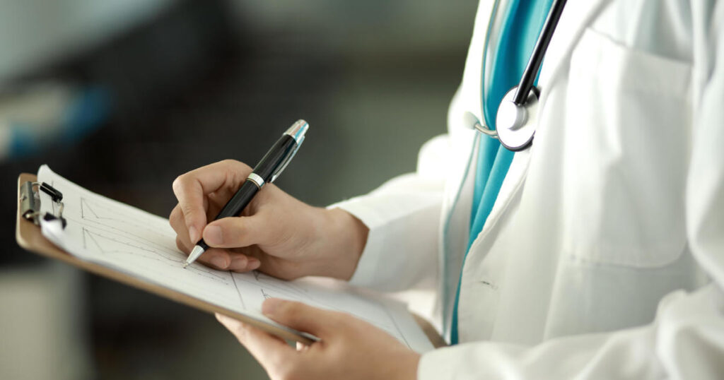 Santé en péril : obstacles financiers entravent l’accès à Sarasota