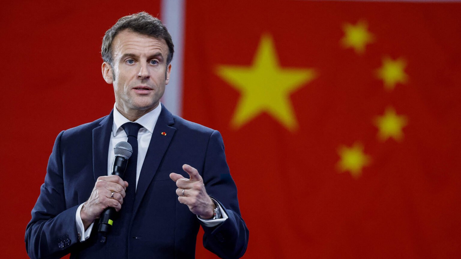 Le Virage à Droite d’Emmanuel Macron: Une Vision Nostalgique pour la France 1x 1 12