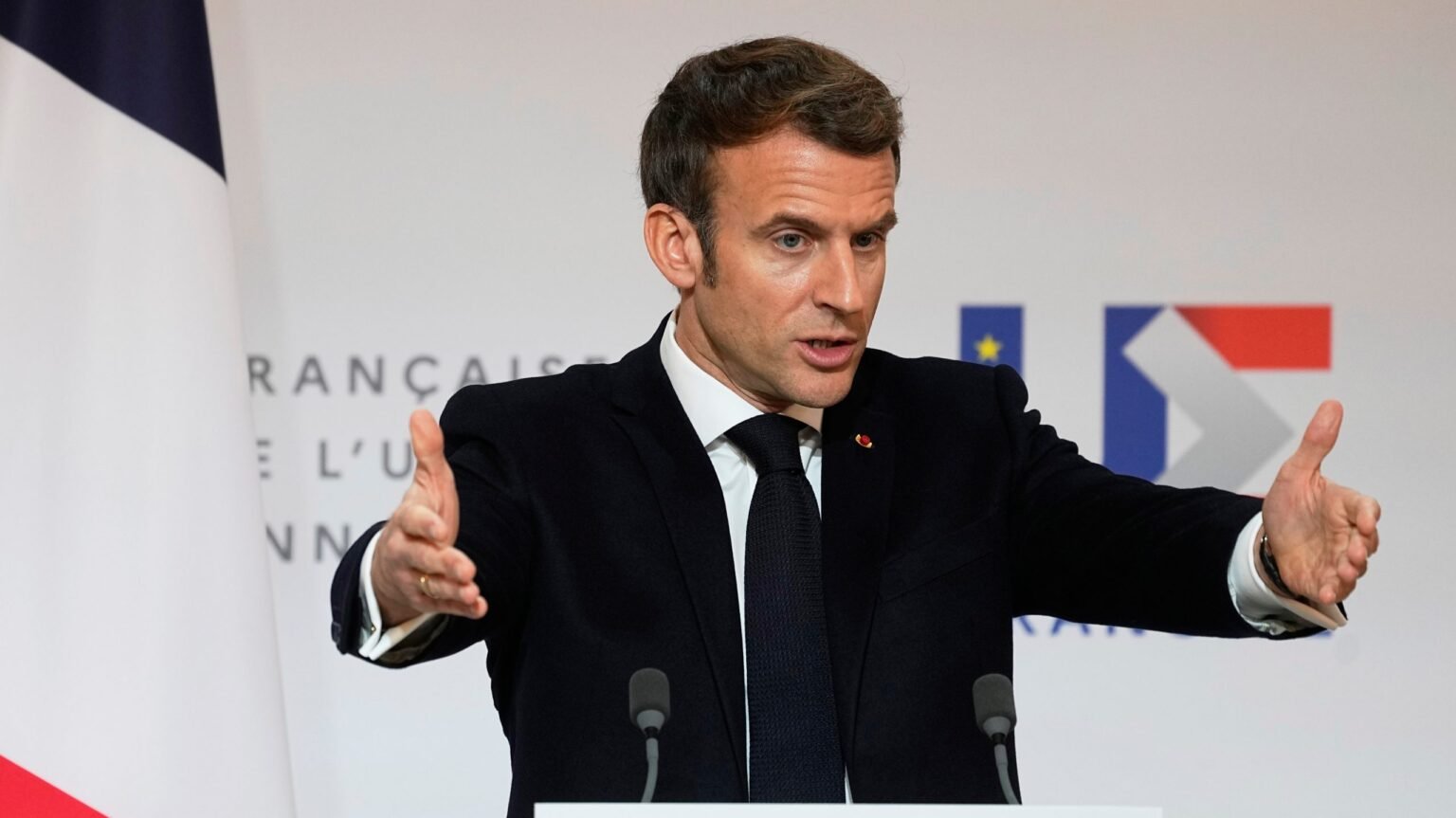 Macron 7 January scaled 1