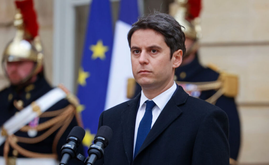 Attal Maintient Ministres Clés dans Remaniement Surprenant