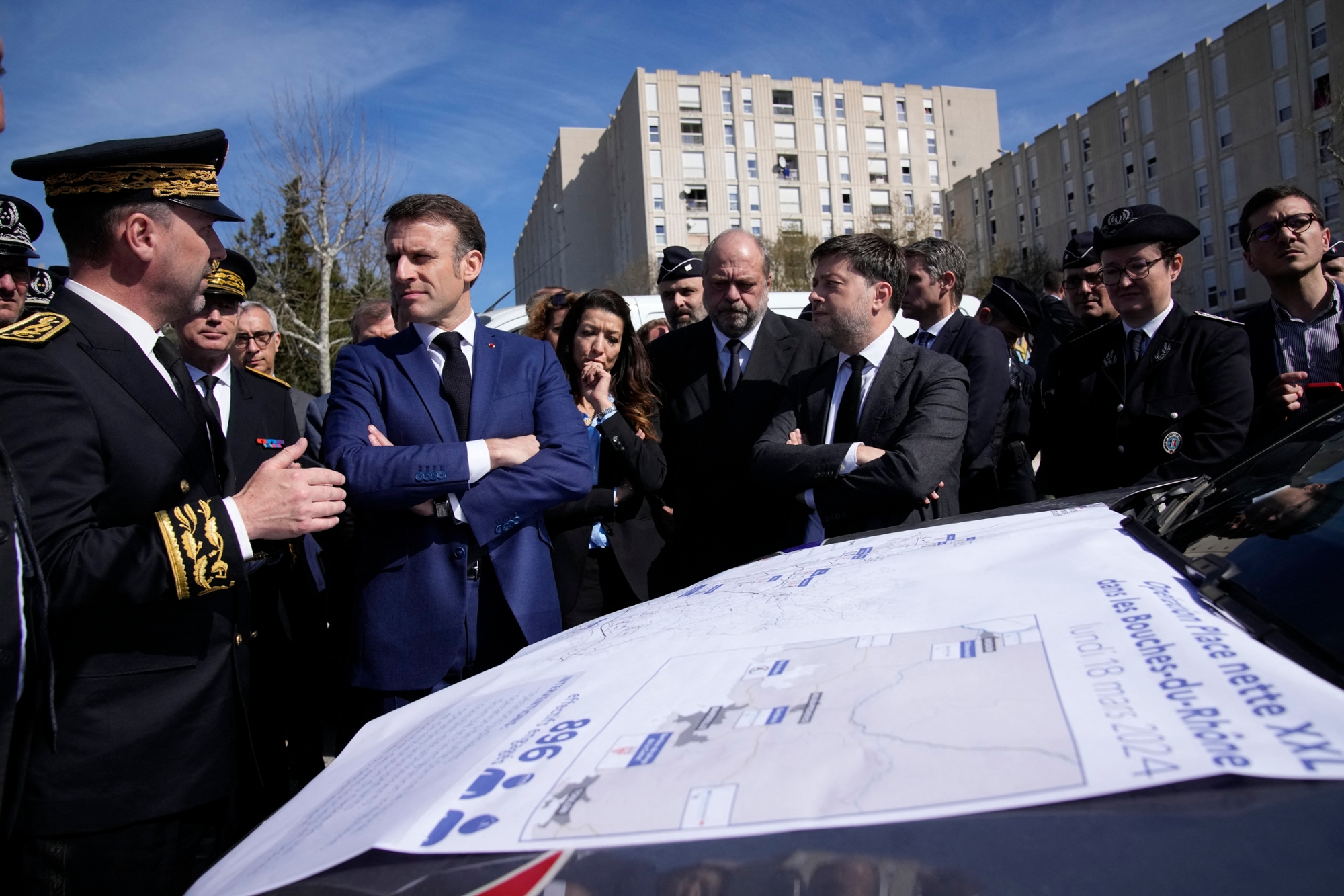 Opération de nettoyage à Marseille en 2024 : Macron effectue une visite surprise. © : CHRISTOPHE ENA / AFP