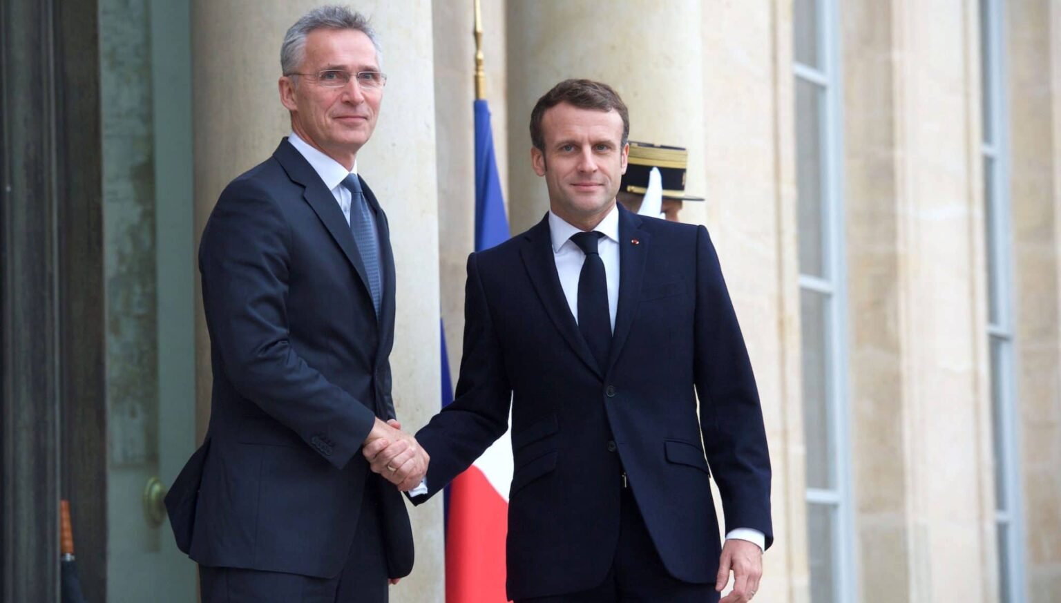 La France et l'OTAN: Emmanuel Macron et le secrétaire général de l'OTAN, le Norvégien Jens Stoltenber. ©AFP