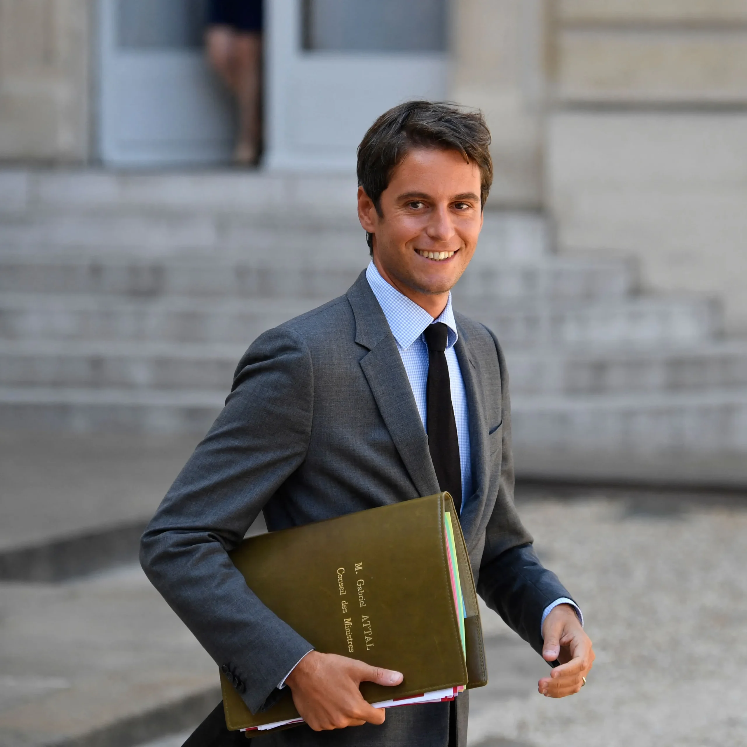 Gabriel Attal et son gouvernement envisagent une refonte de l'assurance-chômage pour stimuler l'emploi et réduire les dépenses sociales. ©Alain Jocard