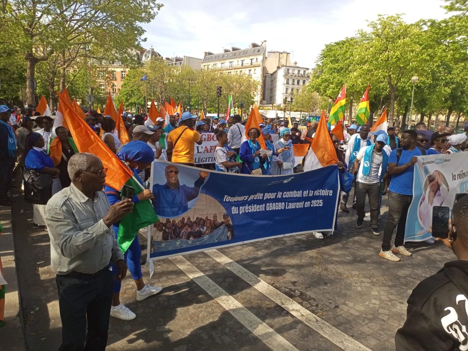 Manifestation du PPA-CI, parti de Laurent Gbagbo, le 14 avril à Paris © Ismaël Traoré