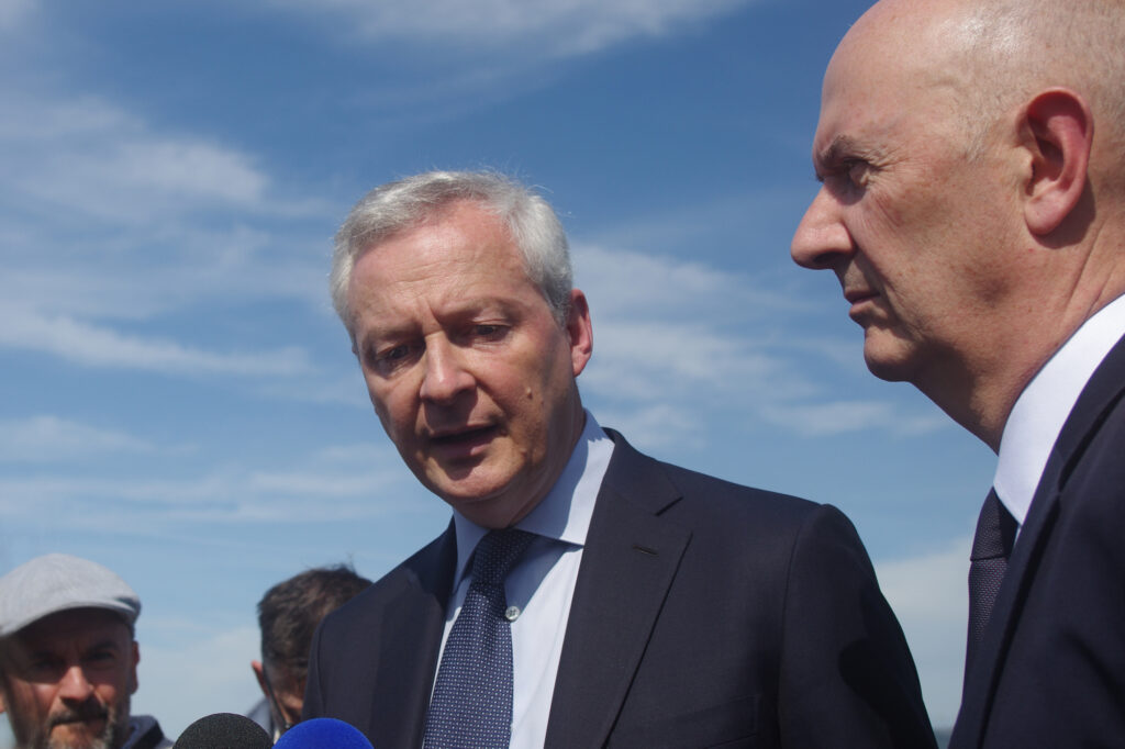 Exploitation de ressources naturelles : Bruno Le Maire et Roland Lescure. ©H.Saveuse