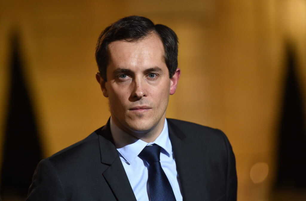 Le vice-président exécutif de Reconquête, Nicolas Bay, s'apprête à contester le pacte de l'Union européenne sur les migrations ©AFP/STEPHANE DE SAKUTIN