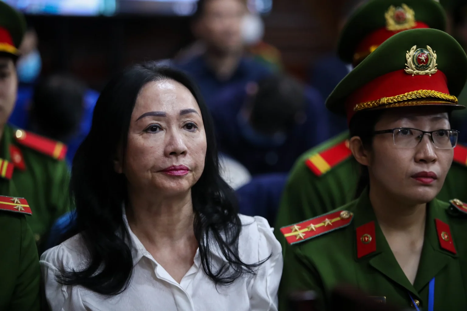 Le Soleil se couche au Vietnam. Avec lui, un géant aussi est sur le point d'être enterré: Trương Mỹ Lan, une entrepreneure vietnamienne et la fondatrice et dirigeante du groupe de développement immobilier Vạn Thịnh Phát a été récemment condamnée à mort pour une fraude phénoménale. ©NHẬT THỊNH