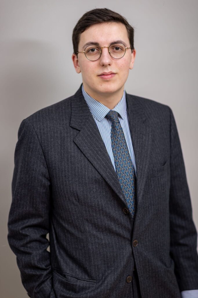 Le futur de la diplomatie: Entretien avec Eric Guiochon Eric Guiochon est le Président de la Fédération pour la Diplomatie et les Nations unies (FDNU). Son organisation a permis à de nombreux jeunes de faire leurs premiers pas dans le monde de la diplomatie.