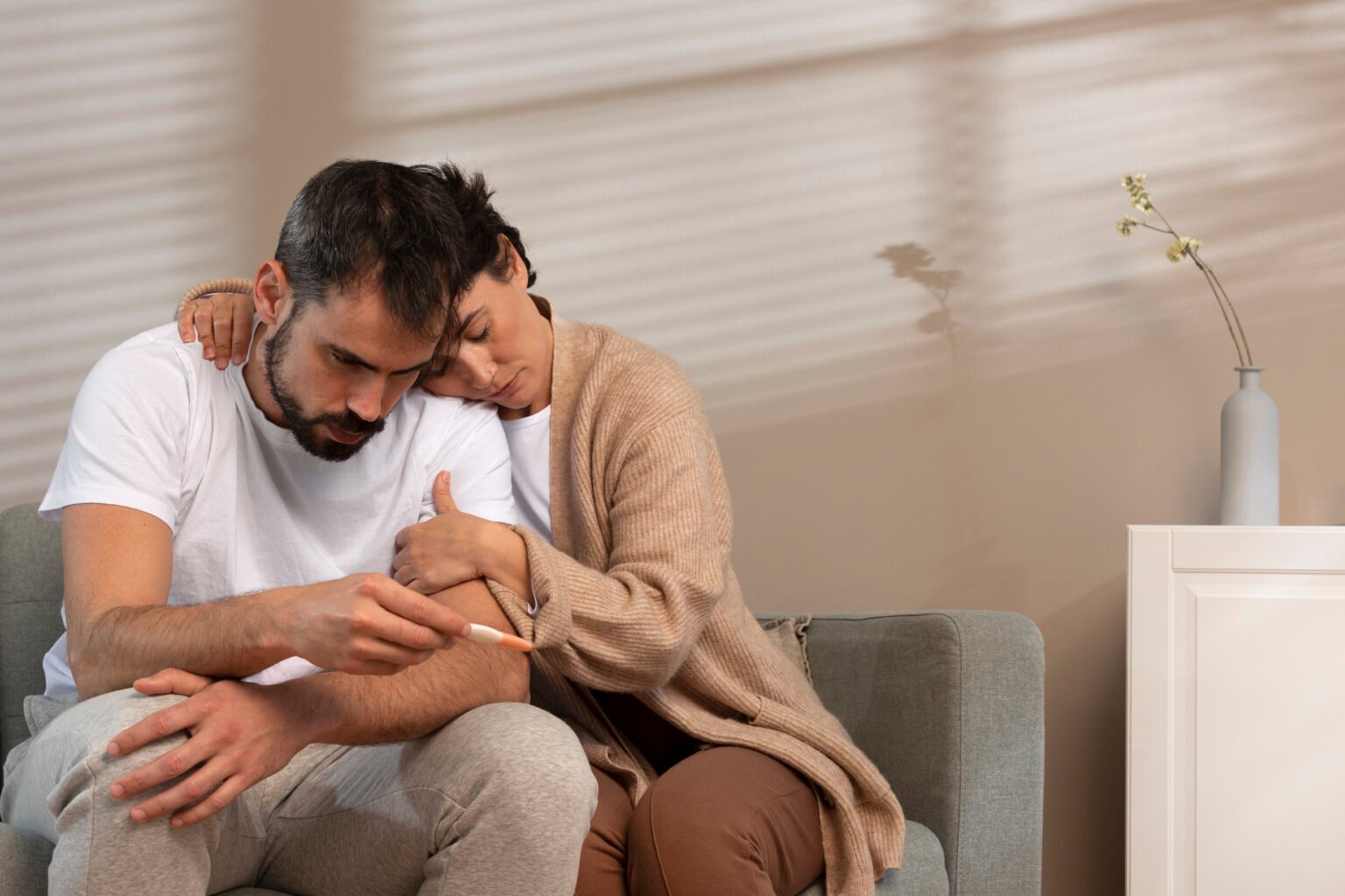 La hausse de l’infertilité ou l’ennemi de la natalité française Un couple souffrant d'infertilité