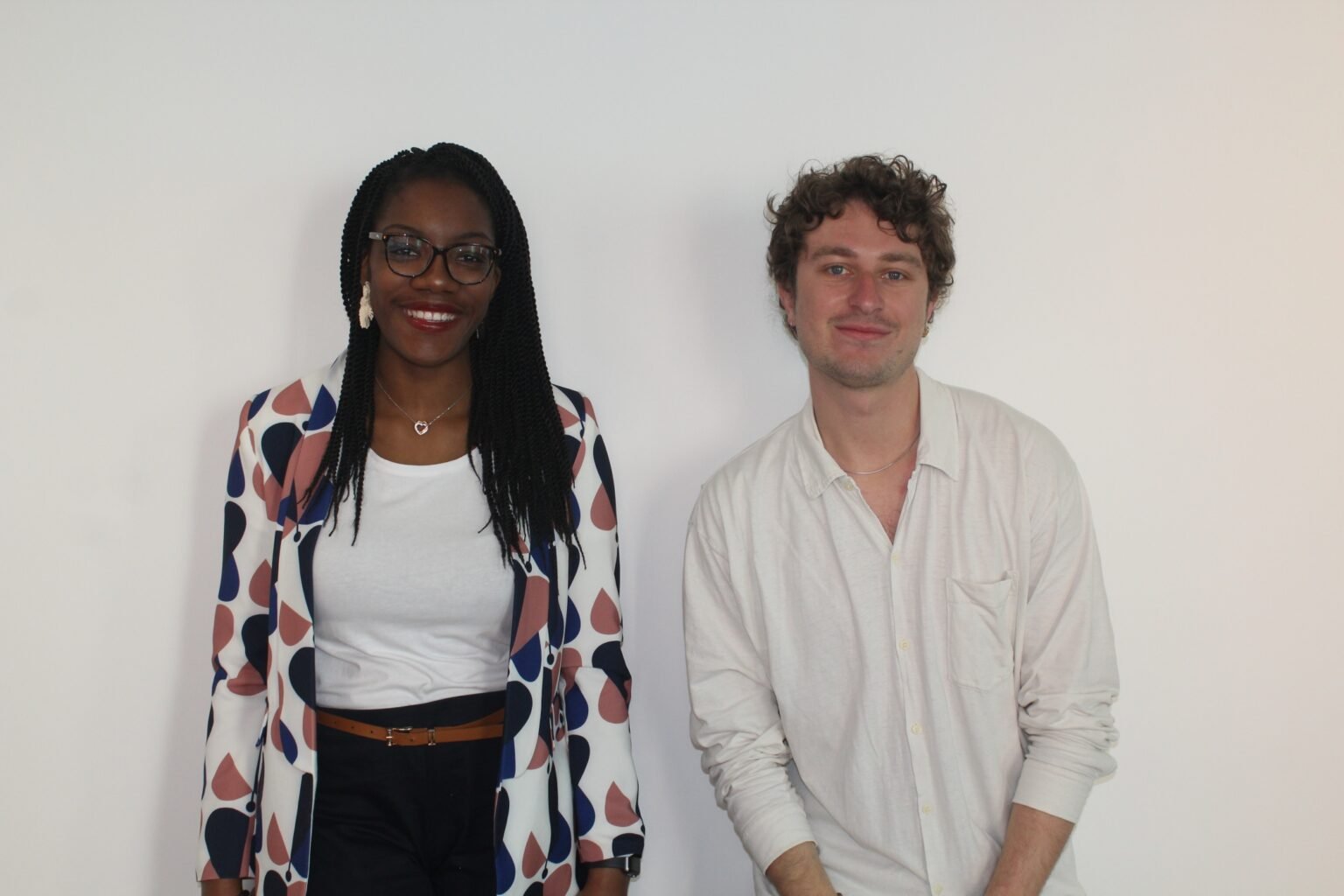 Comment l’Intelligence Artificielle révolutionne le marché immobilier – Interview avec Binta Gamassa Binta Gamassa (gauche) s'exprime dans une interview exclusive pour Le Parisien Matin sur à la façon dont l'IA transforme le marché immobilier