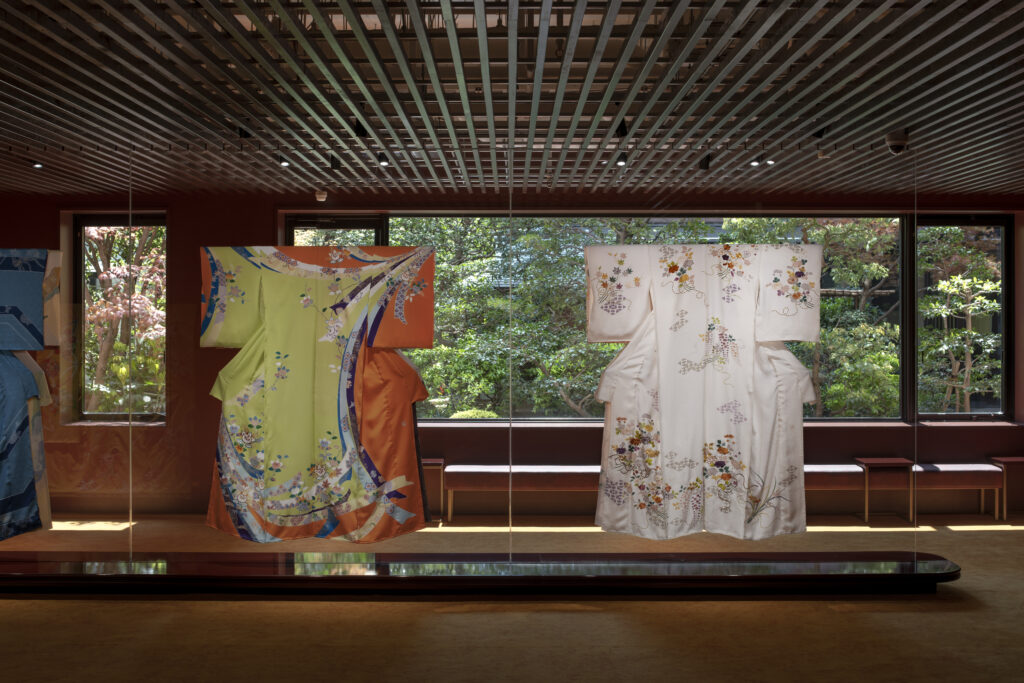 Le kimono chiso: l´héritage du Japon – Interview Les kimonos de la maison Chiso reflètent le savoir-faire japonais.