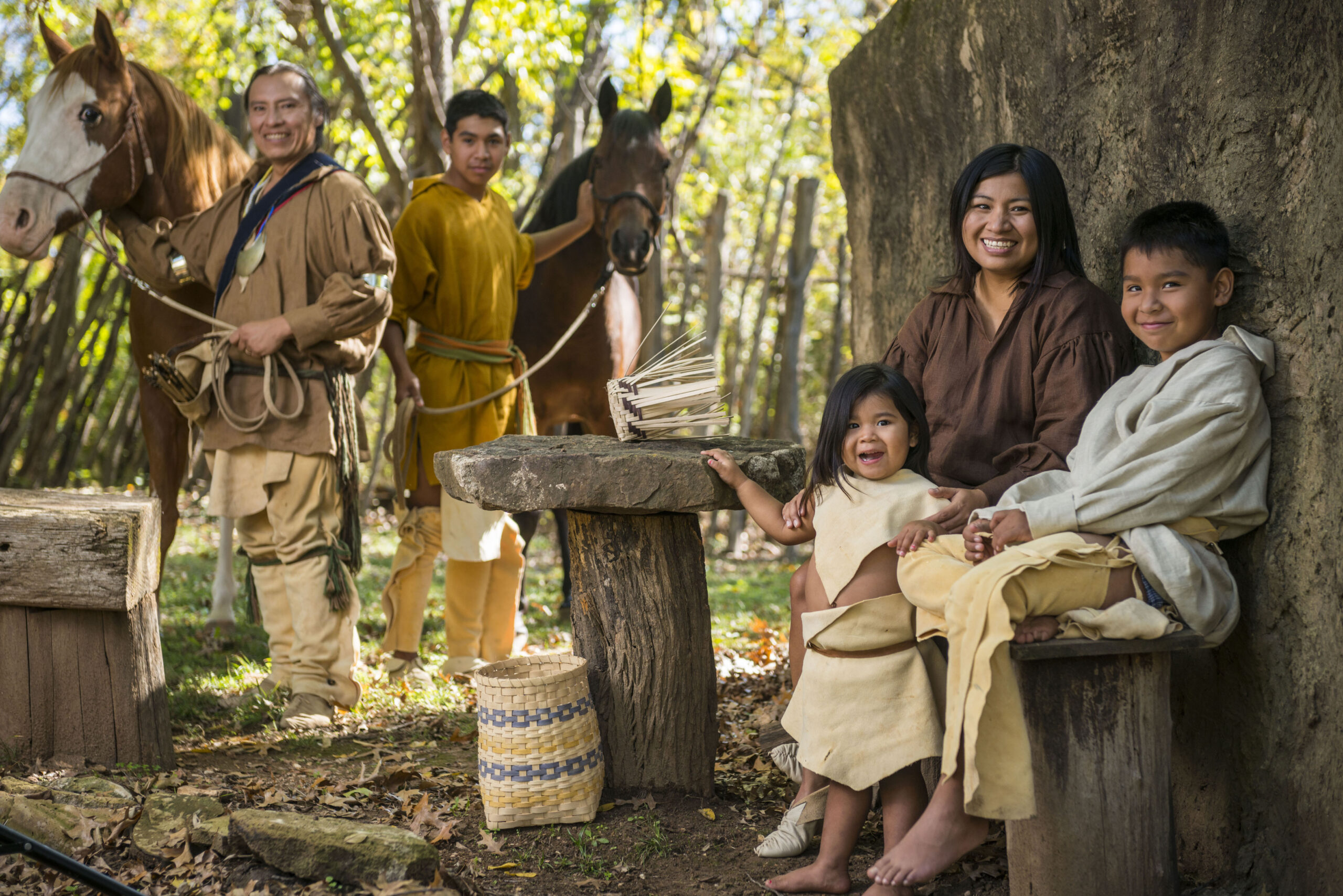 Photo d'une famille de la tribu Cherokee en habits traditionnels. ©Nation Cherokee