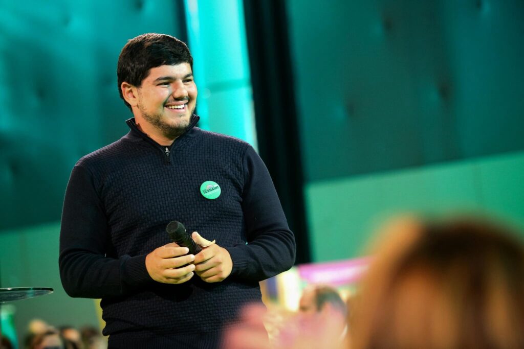 Amine Kessaci (EELV) veut prouver que « l’écologie est l’affaire de tous » Amine Kessaci s'est prêté au jeu de l'interview avec Le Parisien Matin