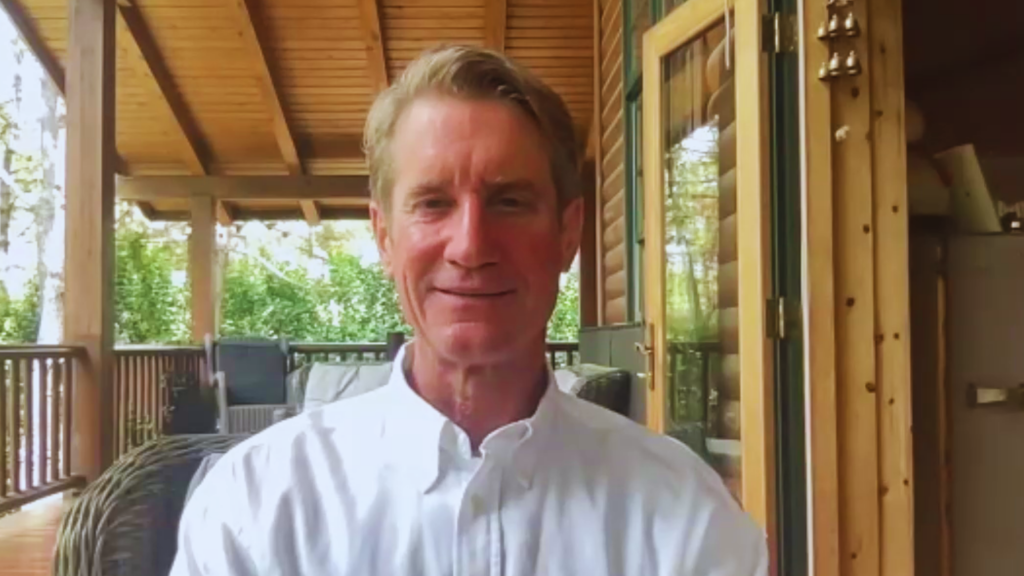 Tentative d’assassinat sur Trump – Un impact foudroyant et un entretien exclusif avec un fonctionnaire. Le Parisien Matin s'est entretenu avec Matthew James Bryza, qui a servi au L'État américain pendant un quart de siècle. Bryza a travaillé avec des démocrates et des républicains. Il nous parle aujourd'hui de la tentative d'assassinat sur Trump. © Dora Menguc