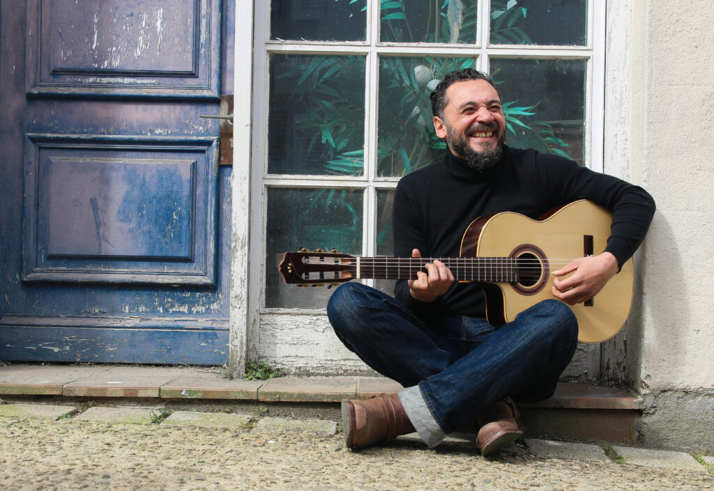 Festival Gnaoua & Musiques du monde – La 25ème édition tient sa promesse. La 25ème édition du Festival Gnaoua & Musiques du Monde a été un énorme succès. Le fondateur du groupe Labess a partagé ses idées et ses réflexions.