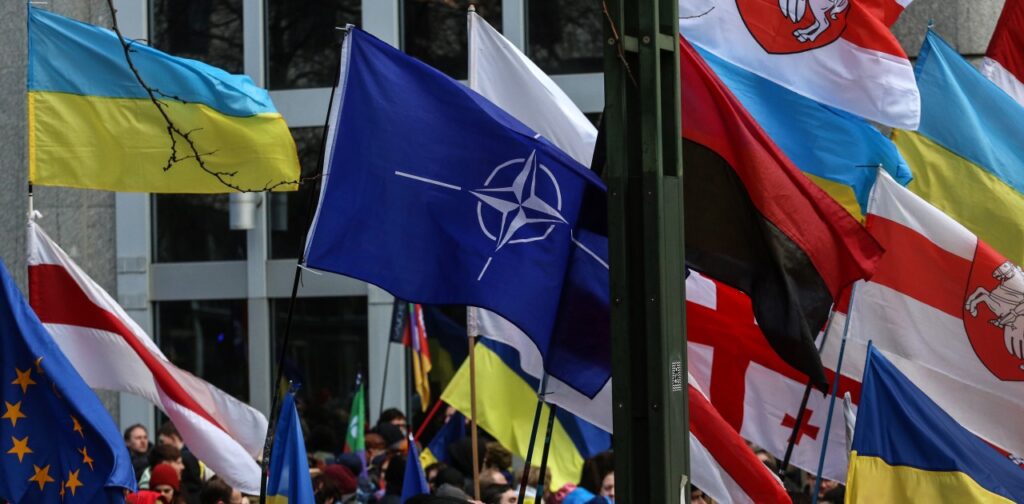 Durant le Sommet de l'OTAN, les tensions s'amplifient entre la Chine et les États-Unis.