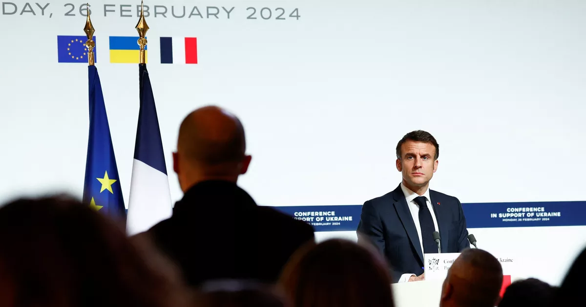 Le président français Emmanuel Macron lors d'une conférence de presse sur l'Ukraine. Les Français soutiennent l'offensive ukrainienne, espérant qu'elle mettra fin à la guerre. © Reuters.