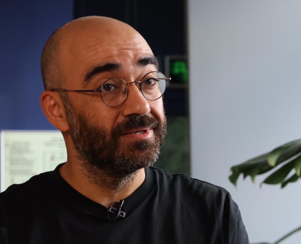 Karim Dakroub, artiste et thérapeute libanais nous ouvre les portes de son monde.