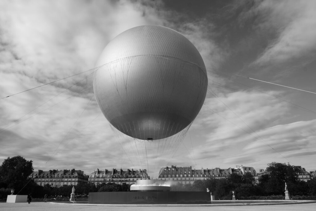 La vasque olympique dans le jardin des Tuileries 
©Charles Dengpheng