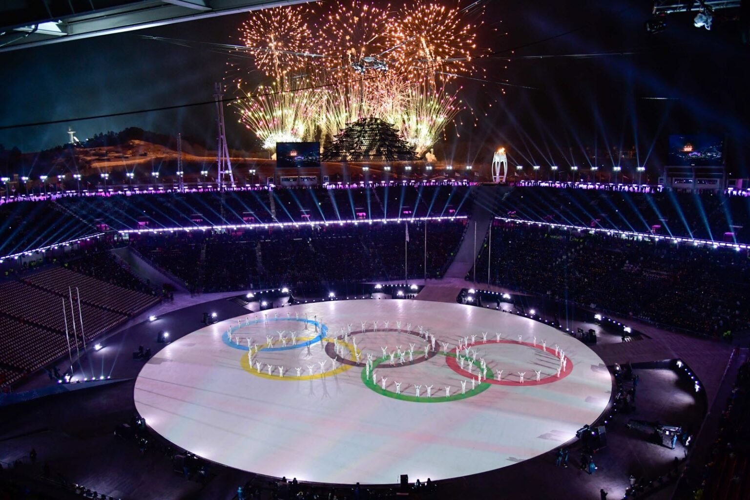 Une cérémonie de clôture des JO qui fait plaisir Cette cérémonie de clôture bouleverse le pays, empreint de la joie d'avoir été les hôtes de ces jeux olympiques