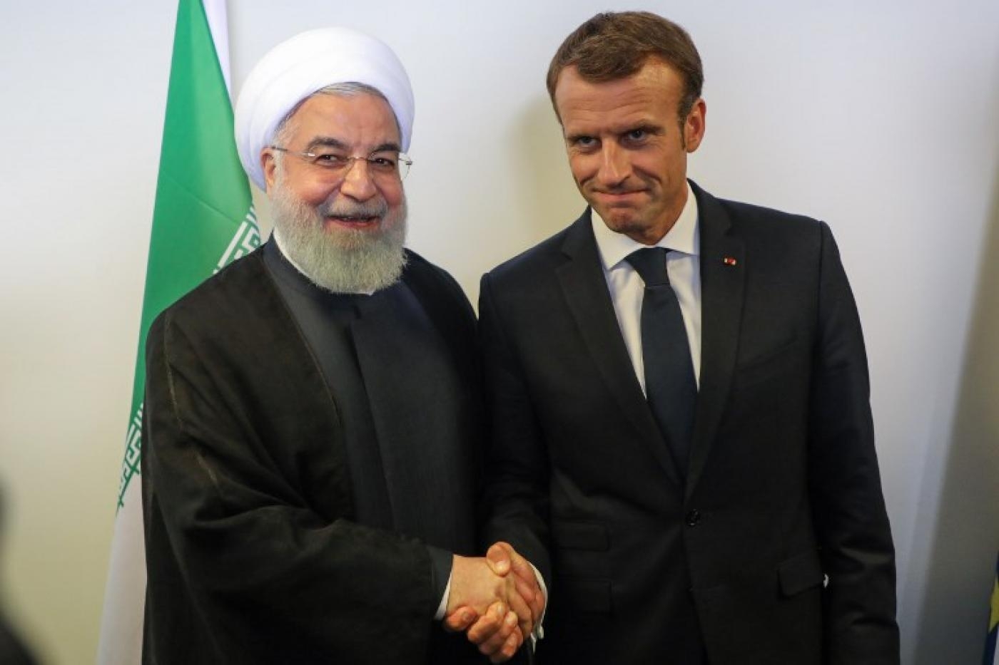 Le président français Emmanuel Macron (à droite) rencontre le président iranien Hassan Rohani en marge de l'Assemblée générale des Nations unies au siège de l'ONU, le 25 septembre 2018 à New York (AFP)