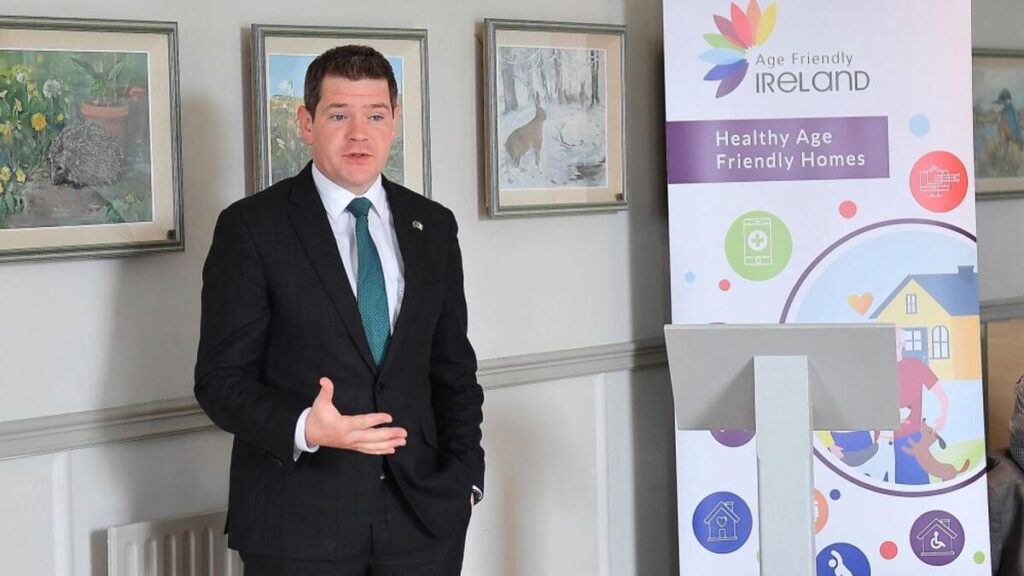 L’économie Irlandaise en 2024 est un modèle de croissance fragile Peter Burke TD est le Ministre chargé de l'économie irlandaise. Il doit relever un sacré défi entre gérer les intérêts des entreprises américaines ainsi que la pression de l'inflation et d'une potentielle surchauffe économique.