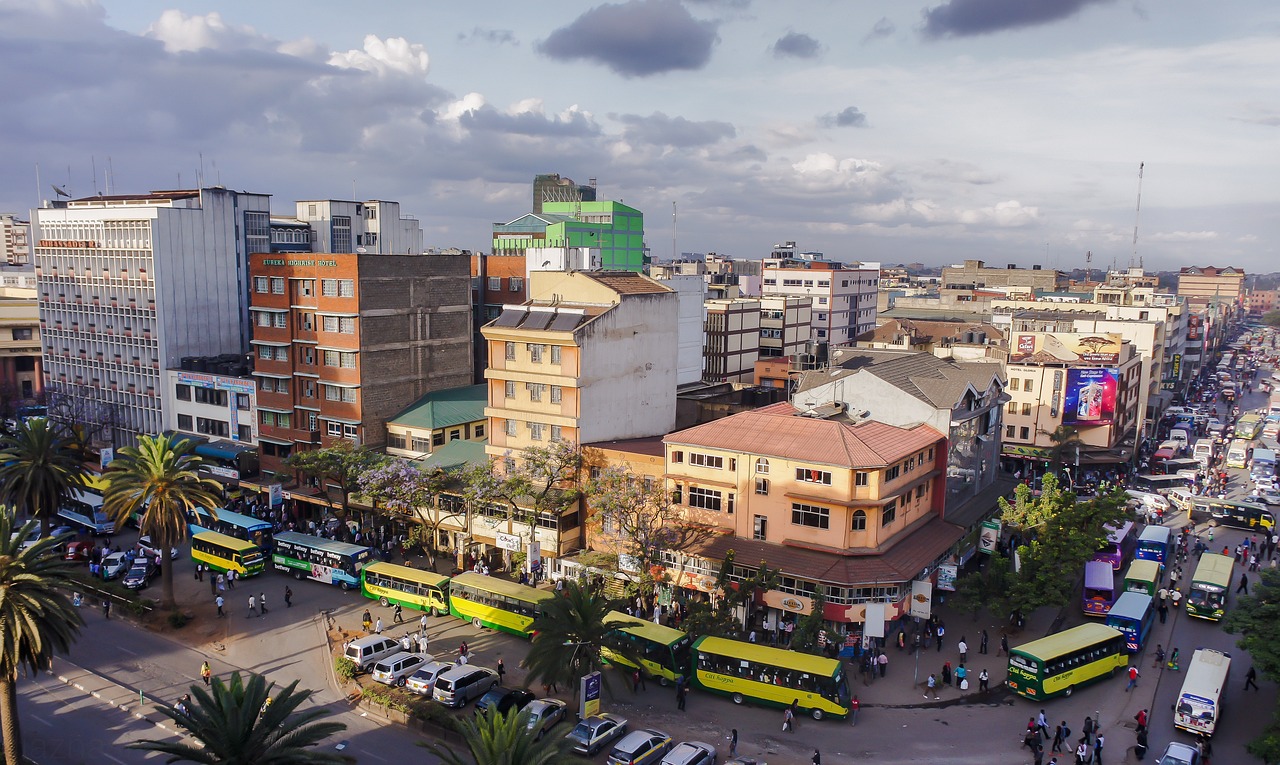 La ville de Nairobi au Kenya subit aussi l'impact de la crise du logement. Vieillissement des logements, infrastructure appauvrie et une offre faible - Voici la recette parfaite pour alimenter une crise croissante.